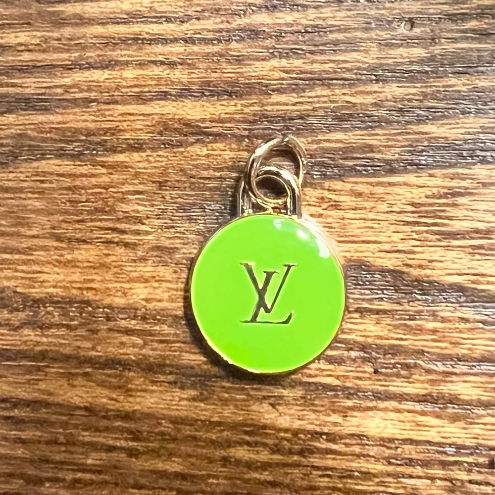 VINTAGE LV Green & Gold LUX CHARM - Picture 3 of 3